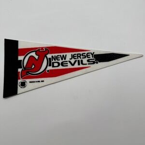New Jersey Devils Vintage‎ 90s Trench NHL Hockey Mini Pennant 9"x4" Felt Banner